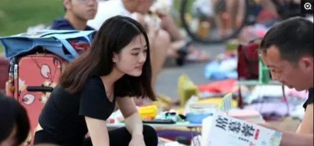 初步創業做什么好?當下比較火的就是地攤！