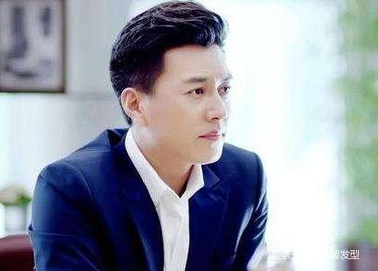 男生露額頭發型