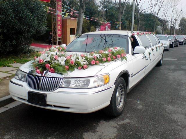 加長(zhǎng)林肯婚車(chē)多少錢(qián)