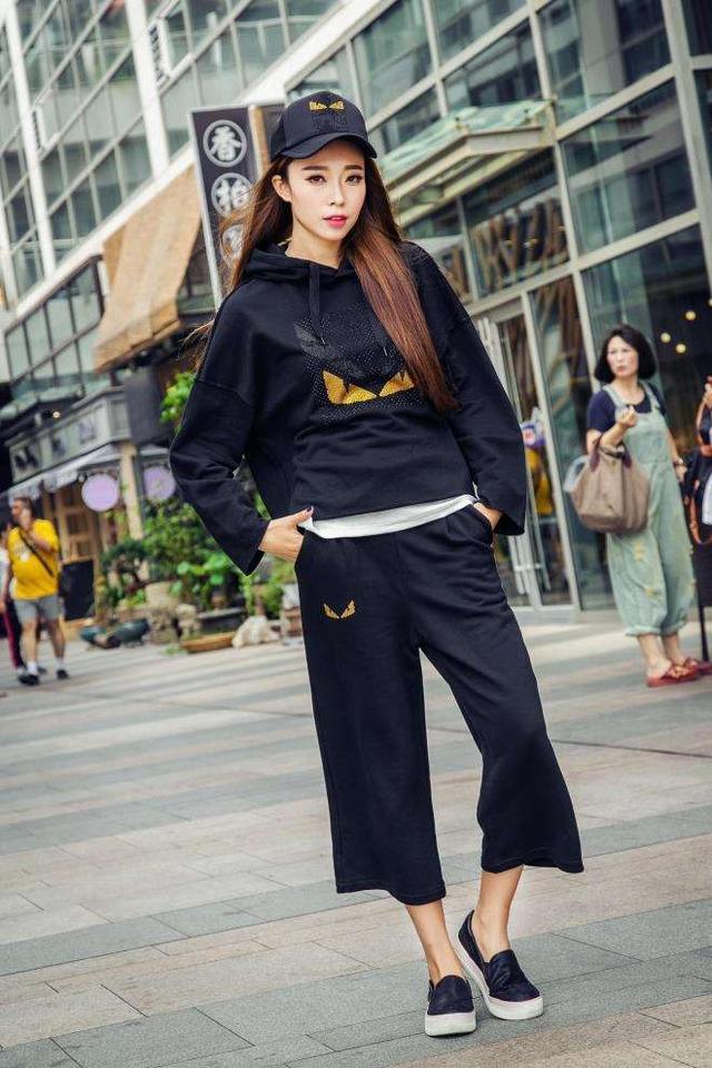 芬迪小怪獸羽絨服多少錢？