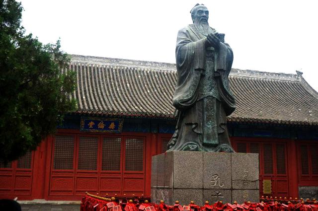 亦步亦趨是什么意思