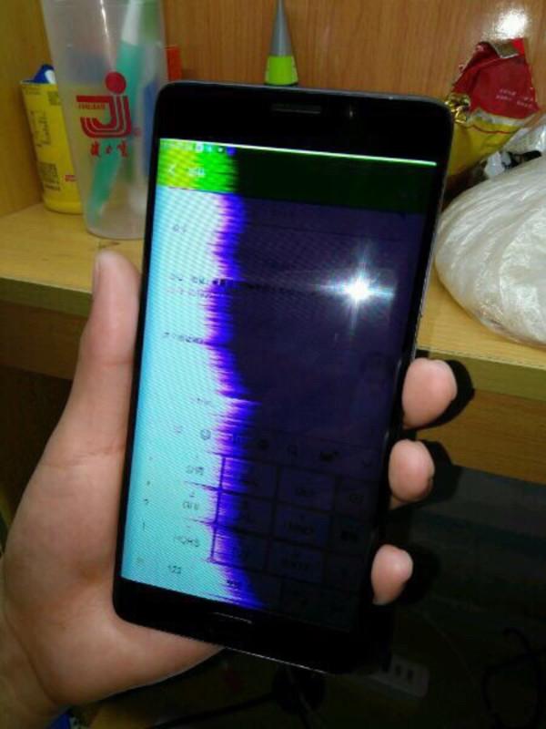 手機屏幕漏液修復方法