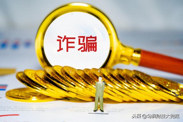 在地鐵站里經常有人說出門沒帶現金