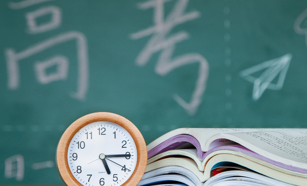 參加高考怎樣選衣服（高考生高考時穿什么衣服好）
