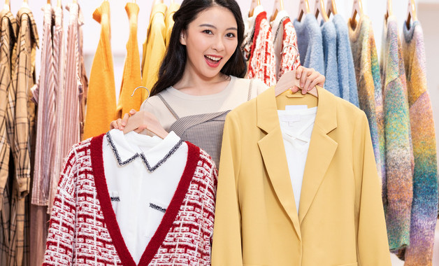60歲絲巾搭配衣服