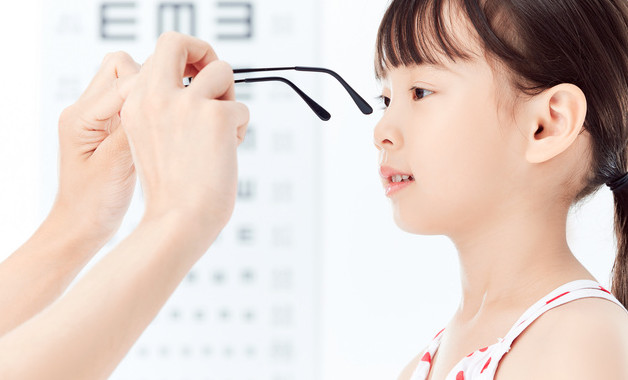 眼鏡框上的數(shù)字是什么意思