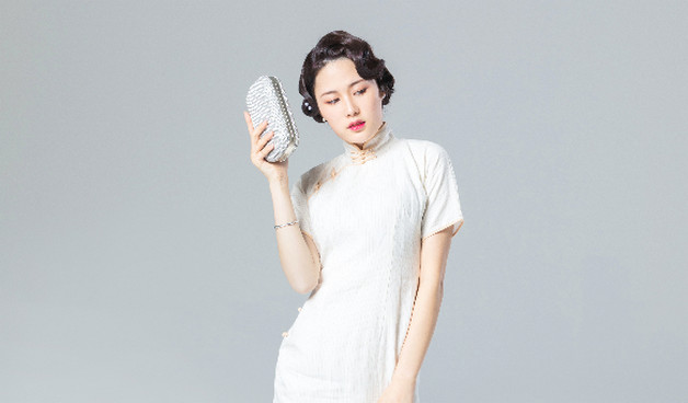 長時間曬太陽可以穿什么衣服（長時間曬太陽穿什么衣服）