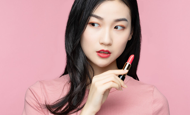 洗掉口紅的方法（口紅印在衣服怎樣洗掉）