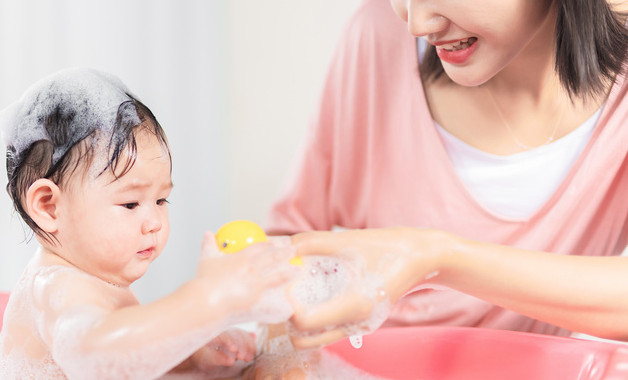 新生兒怎樣使用潤膚乳（新生兒潤膚乳使用方法）